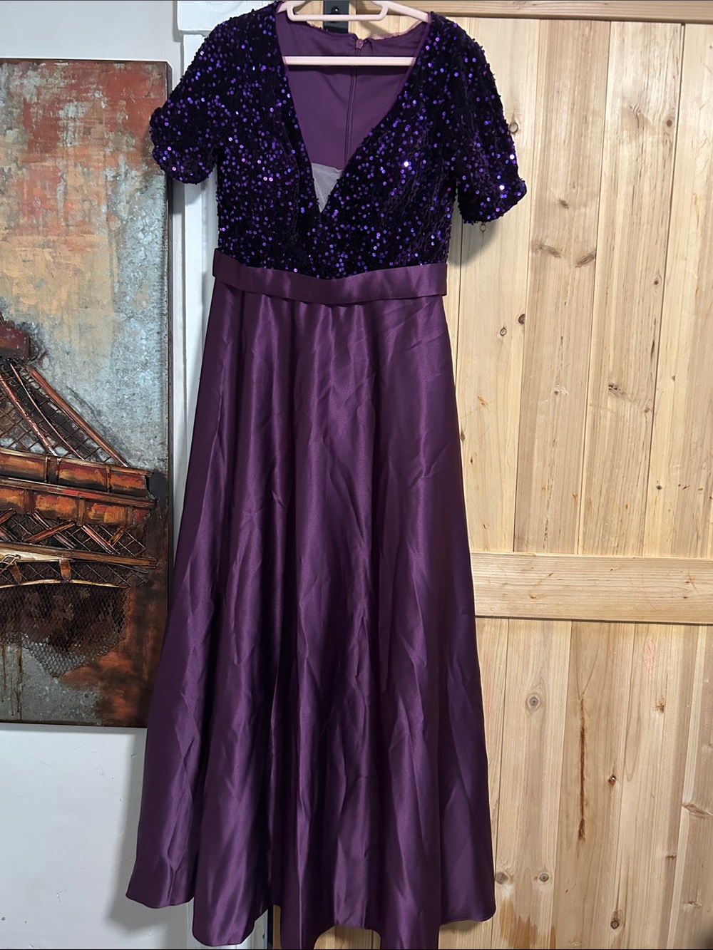 Elegant Purple Sequin V-Neck Evening Dress